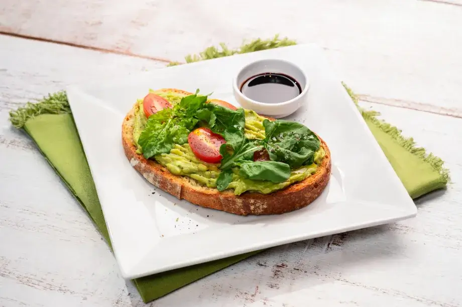 Tostada de aguacate